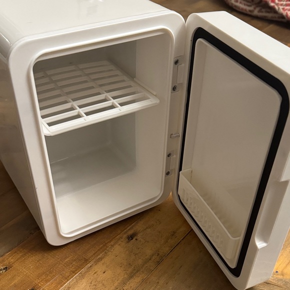 Illuminated White Makeup Organizer with LED Mirror 6 can mini fridge or warmer - Picture 7 of 14